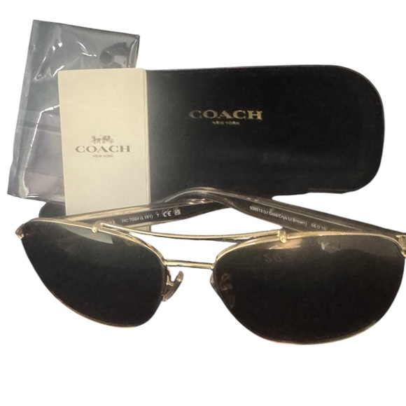 COACH NWOT WOMENS Sunglasses Lt Gold with Crystal Lt Brown Gradient Lens - Picture 1 of 11